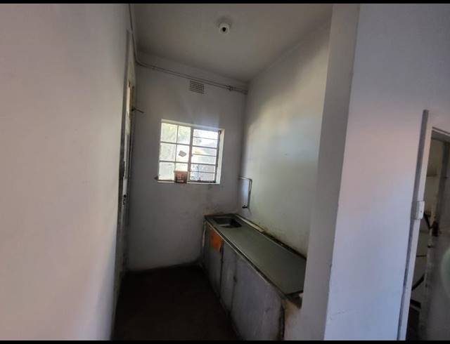 4 BEDROOM APARTMENT FOR SALE IN BERTRAMS